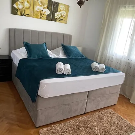Zdravka Two Balconies Apartment Slatine