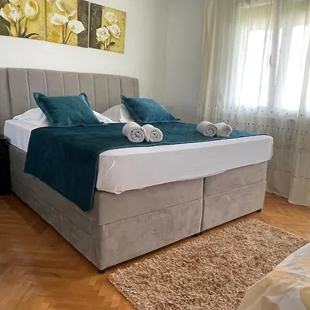 Zdravka Two Balconies Apartment Slatine