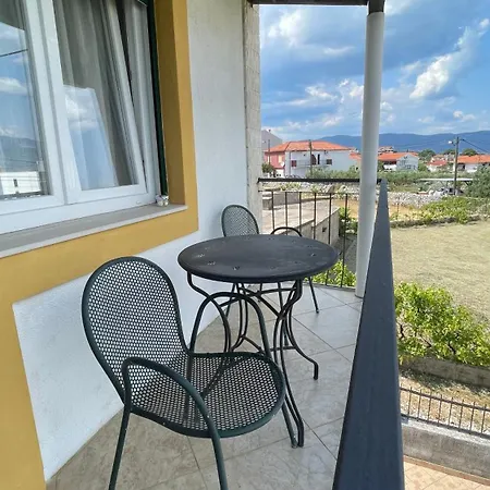 Zdravka Two Balconies Apartment Slatine