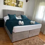 Zdravka Two Balconies Appartement Slatine